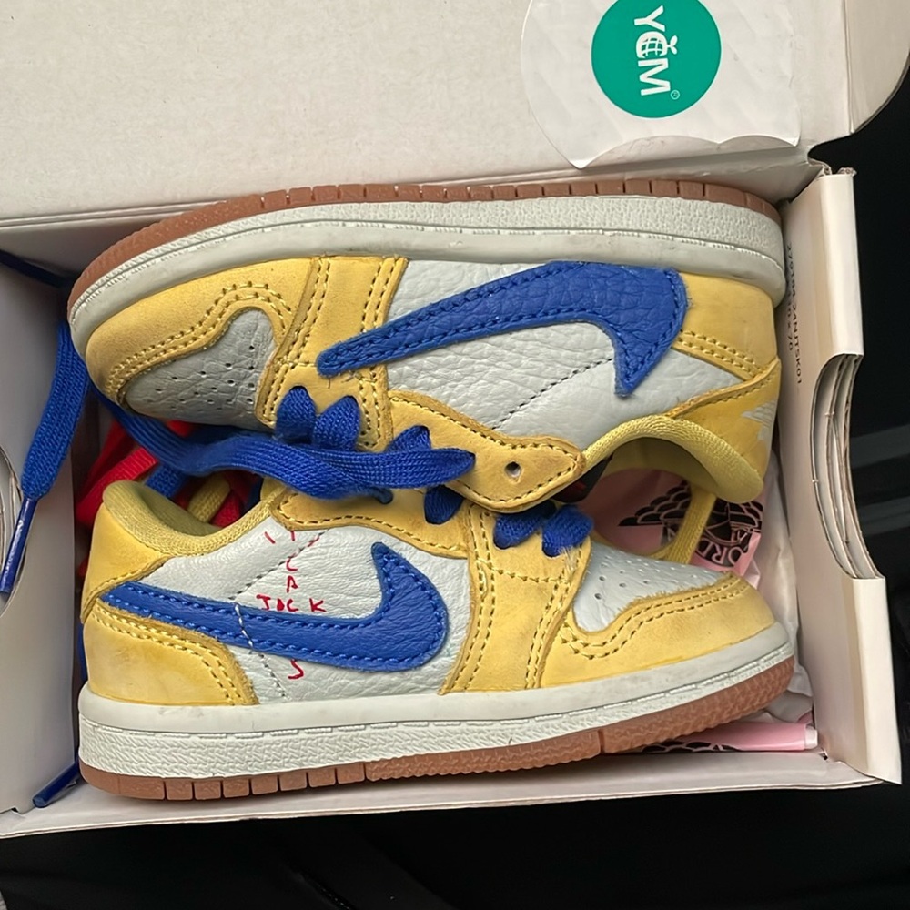 Travis Scott kids shoe